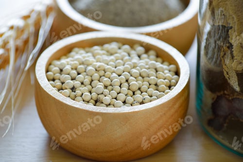 Preview: peppercorn on table