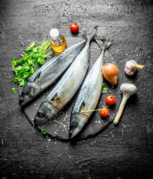 Preview: Raw mackerel with onions, parsley, garlic and tomatoes.