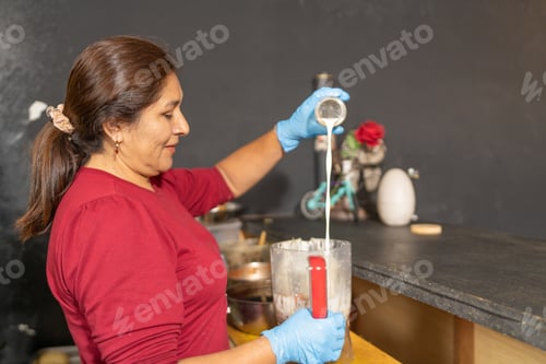 Preview: Latin cook preparing a milkshake in a food stall