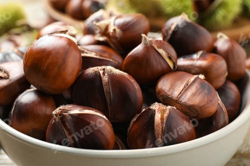 Preview: Delicious roasted edible chestnuts in bowl, closeup