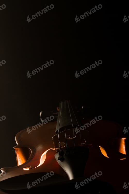 Preview: Elegant violin with smoke