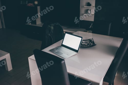 Preview: Workplace - Laptop computer on a table indoors