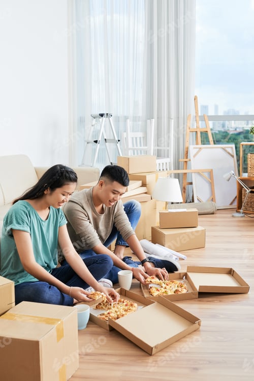 Preview: Couple have lunch at home