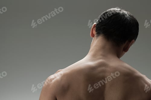 Preview: Muscular mature man, rear view