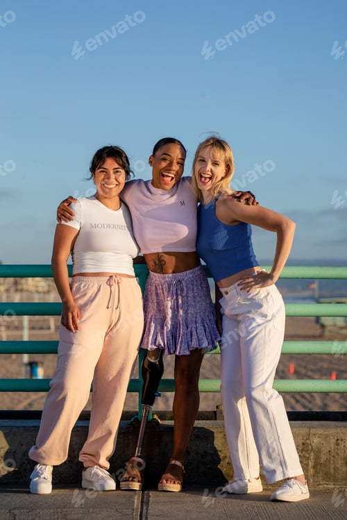 Preview: Three girlfriends posing, hanging out by the Venice beach