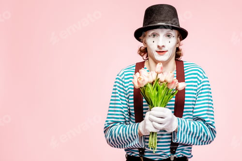 Preview: Portrait of a pantomime with flowers