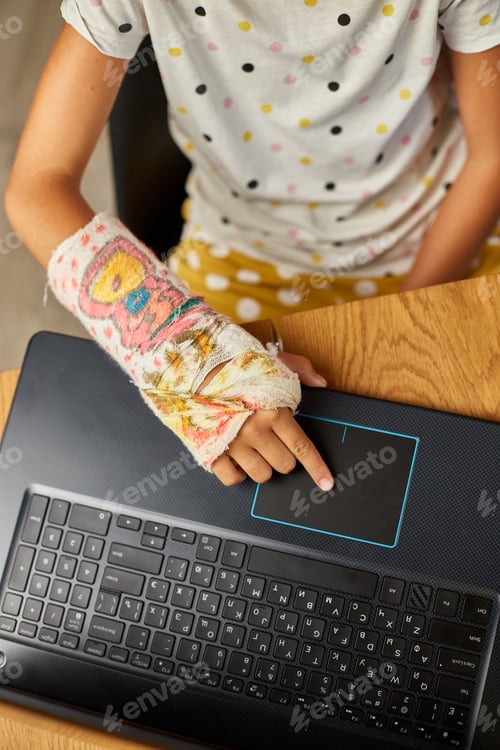 Preview: Teen girl with a broken arm orthopedic cast studying online