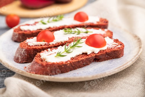 Preview: Red beet bread sandwiches with cream cheese and tomatoes on gray wooden background