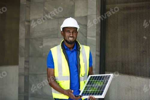 Preview: Engineer with solar cell panel