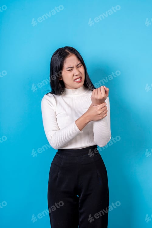 Preview: Women are doing various poses on a blue background.