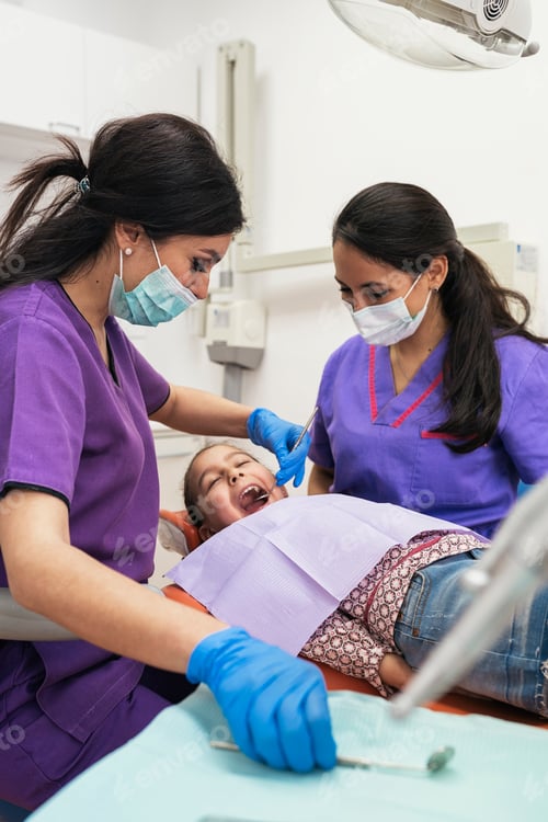 Preview: Dentists working in dental clinic