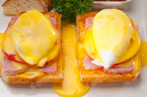 Preview: eggs benedict on bread with tomato and ham