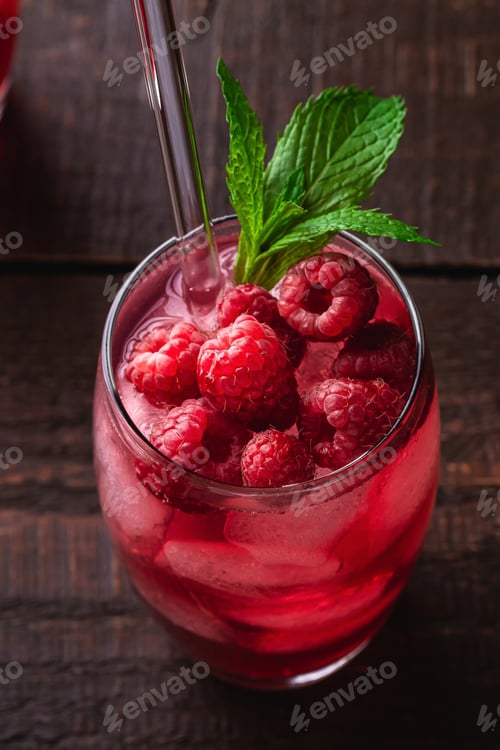 Preview: Fresh ice cold berry juice drink with mint, summer raspberry lemonade