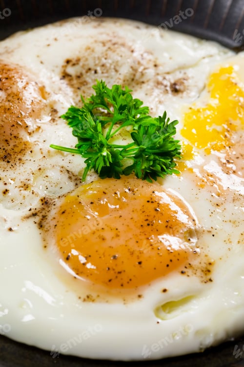 Preview: Fried eggs and bread.