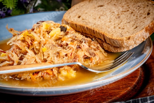Preview: Stewed sauerkraut with smoked meat and potatoes.
