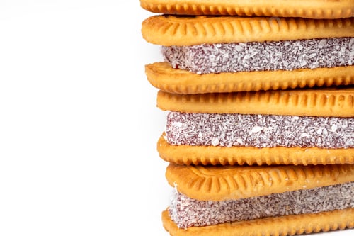 Preview: Turkish Delight with Biscuit Sandwich called Kistirma (lokumlu bisküvit - bisküvit arası lokum)