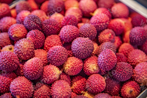 Preview: selective focus of pile of lychees on blurred background