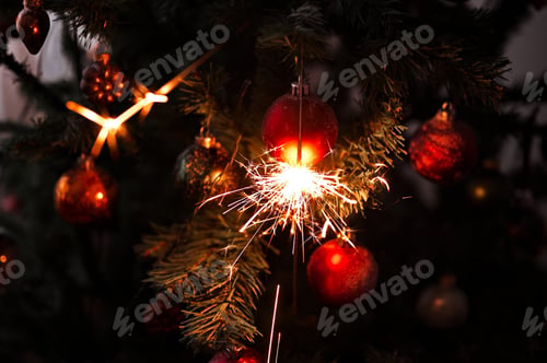 Preview: Sprinkler hanging from the Christmas tree
