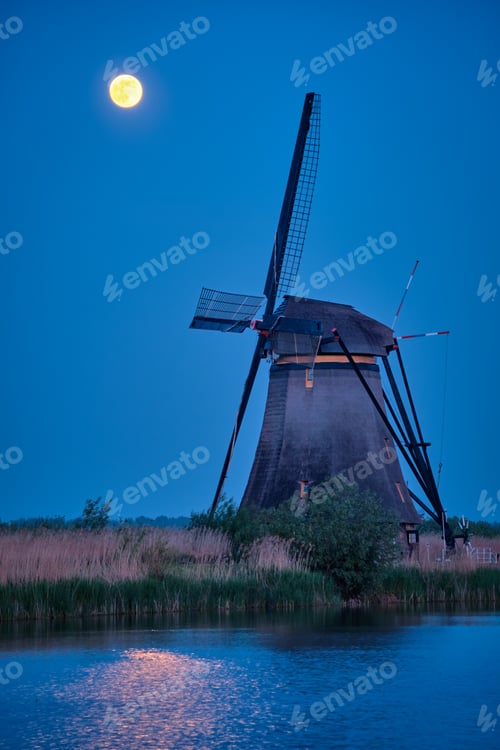 Preview: Windmills at Kinderdijk in Holland. Netherlands