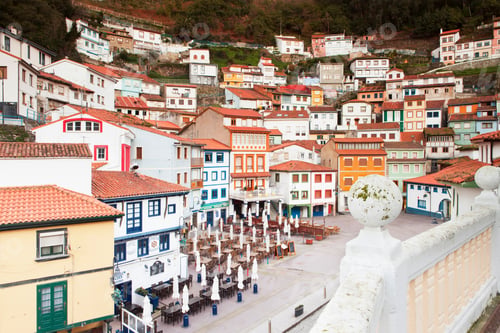 Preview: Ornate buildings on hillside