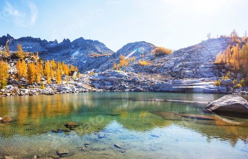 Preview: Alpine lake
