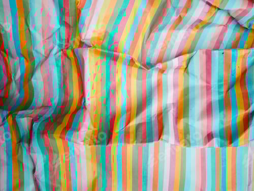 Visualização: Padrão listrado colorido e fundo de textura de papel amassado