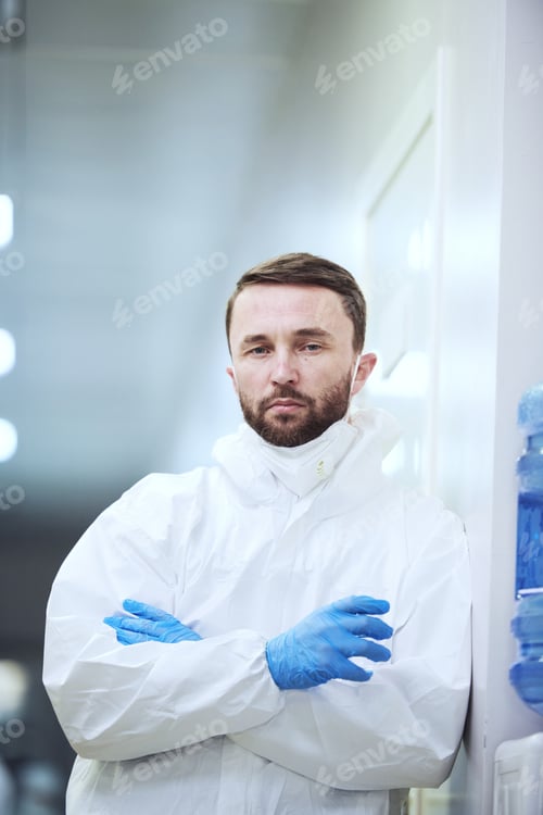 Preview: Surgeon in operating room