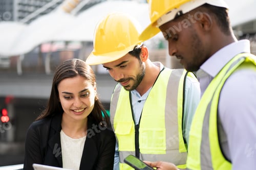 Preview: Architect consult engineer on construction site