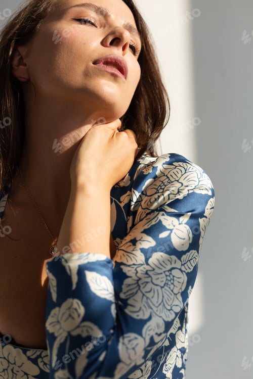 Preview: Pretty woman with dark long hair