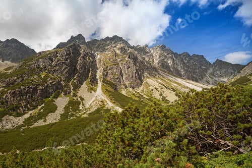 Vorschau: Bewundern Sie die Schönheit des felsigen Tatra-Gebirges