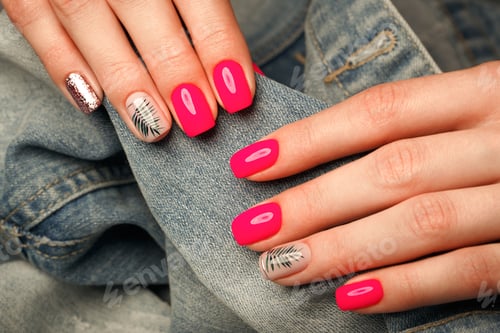 Preview: Bright neon manicure