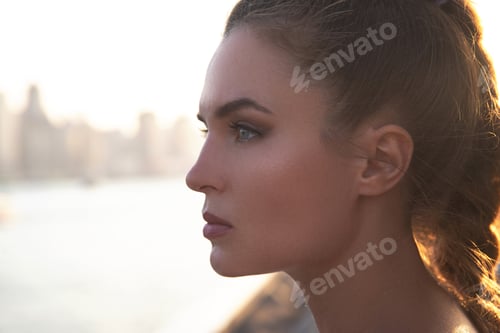 Preview: Thoughtful young woman looking on the city