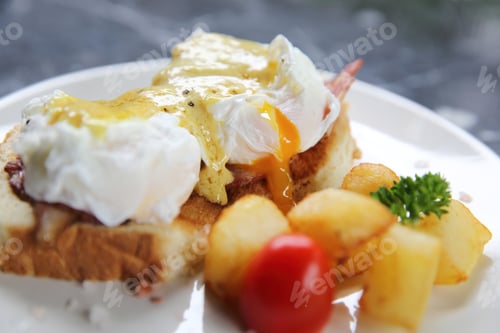 Preview: Egg Benedict