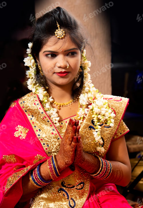 Preview: Indian bride wearing traditional clothes in marriage ceremony.