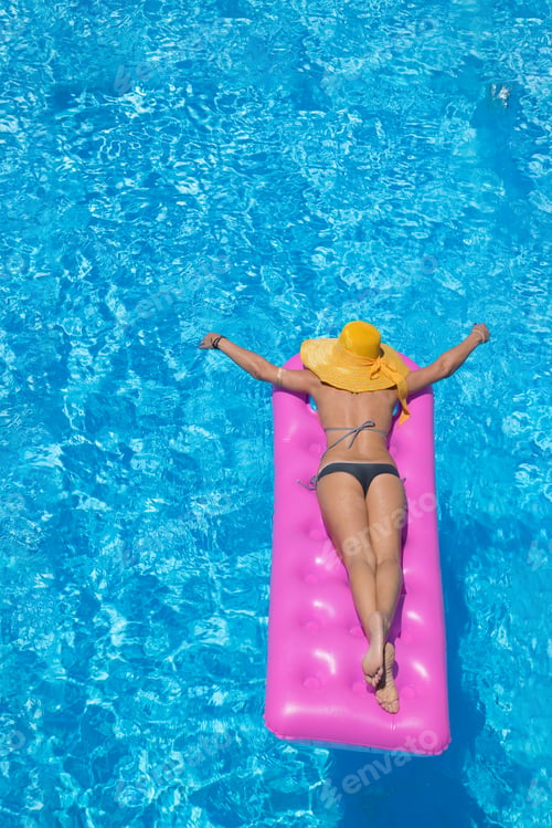 Preview: Beautiful young woman in bikini Relaxing in a pool