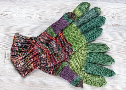 Preview: top view of pair of hand knitted woolen gloves