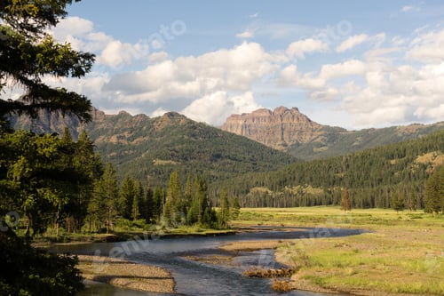 Preview: Lamer River Flows Through Valley Yellowstone National Park