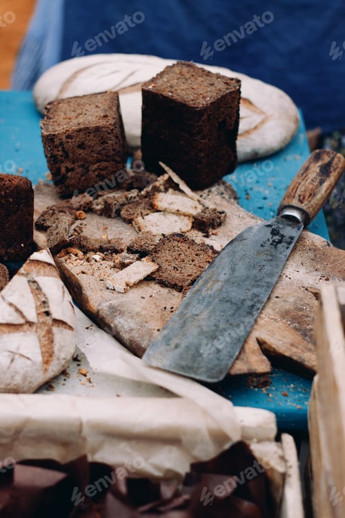 Preview: sliced black bread, bread production