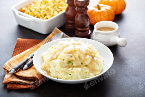 Preview: Mashed potatoes with gravy for Thanksgiving