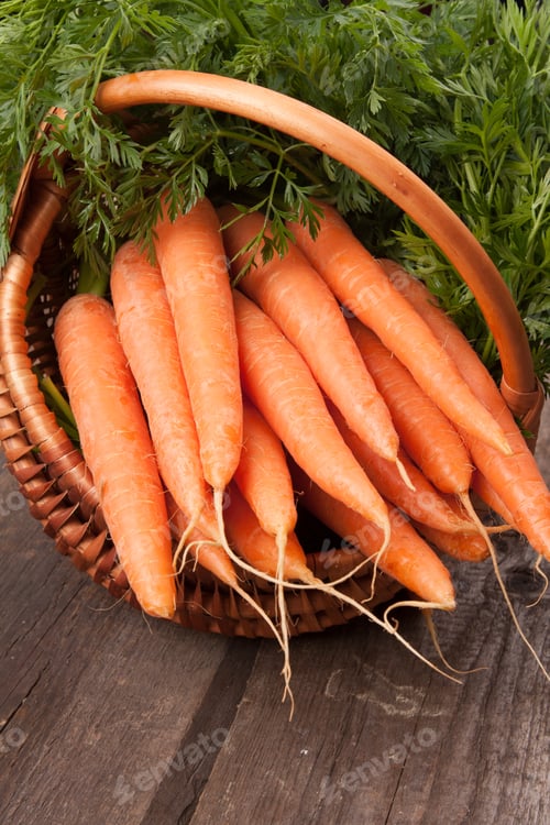 Preview: Fresh Carrots with Greens in a Wicker Basket