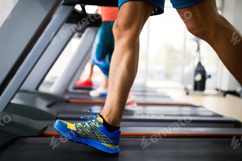 Preview: Picture of people running on treadmill in gym