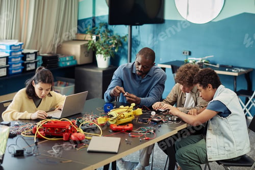 Preview: Group of Kids Programming in Robotics Class