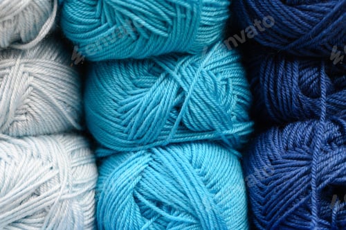 Preview: Abstract Yarn Close-Up with Varying Shades of Blue