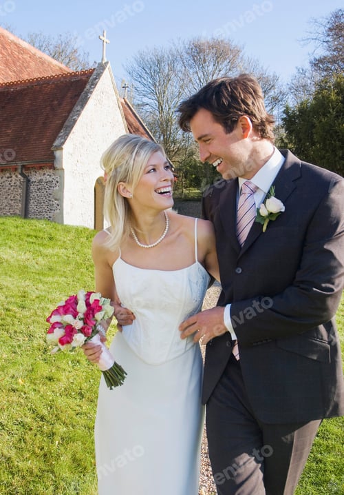 Preview: A wedding couple outside a chapel
