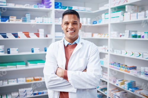 Preview: Portrait, man and pharmacist with arms crossed in pharmacy or drugstore. Healthcare, wellness and h