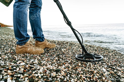 Preview: Metal detector coil in action above the ground