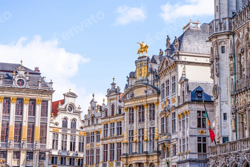 Preview: Buildings facade at sunset in Grand Place