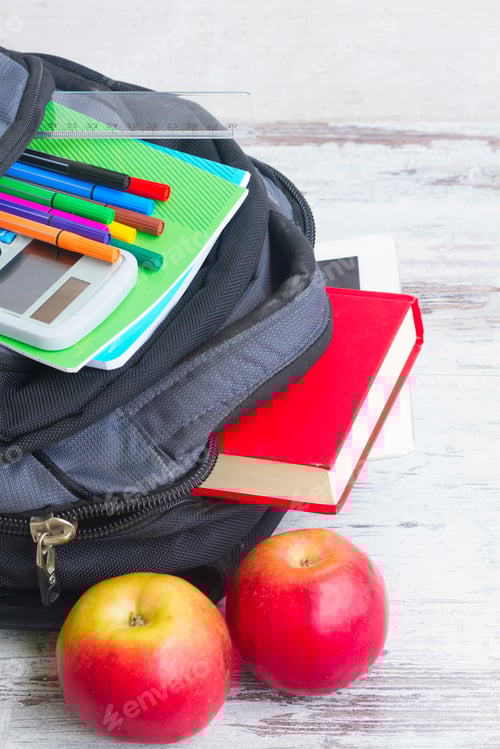 Visualização: Mochila escolar com suprimentos