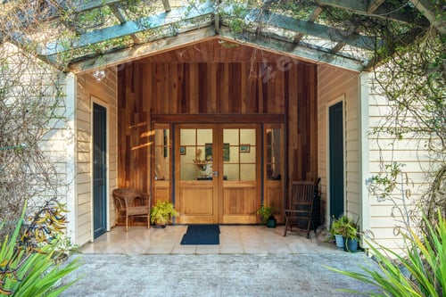 Preview: 53854,Vines growing over hotel entrance