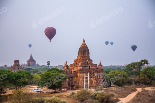 Preview: Beautiful sunrise in the temples of Bagan, Myanmar